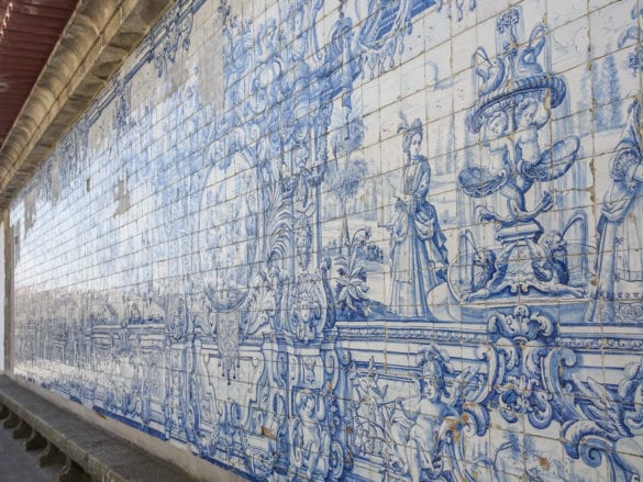 Azulejos in der Kathedrale von Porto