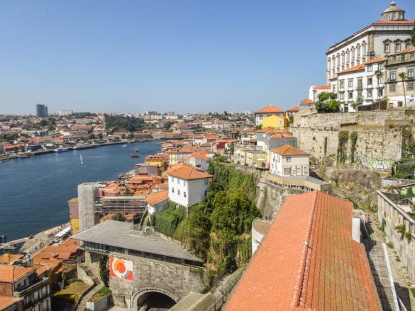 Ribeira von der Ponte Dom Luís I am Douro in Porto