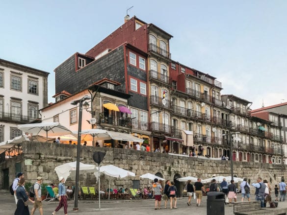 Douroufer in Ribeira mit Restaurants in Ribeira / Porto am Jakobsweg Portugal