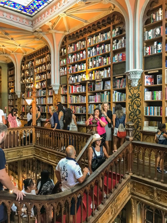Innenraum Livraria Lello in Porto