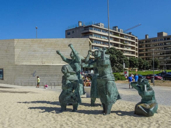 Monumento Tragédia no Mar und Matosinhos Welcome Center am Jakobsweg Portugal