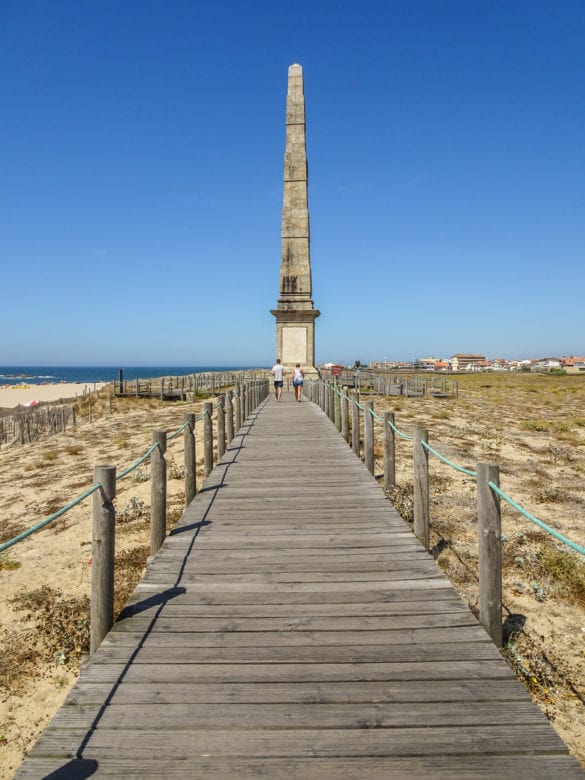 Obelisco da Praia da Memória am Jakobsweg Portugal