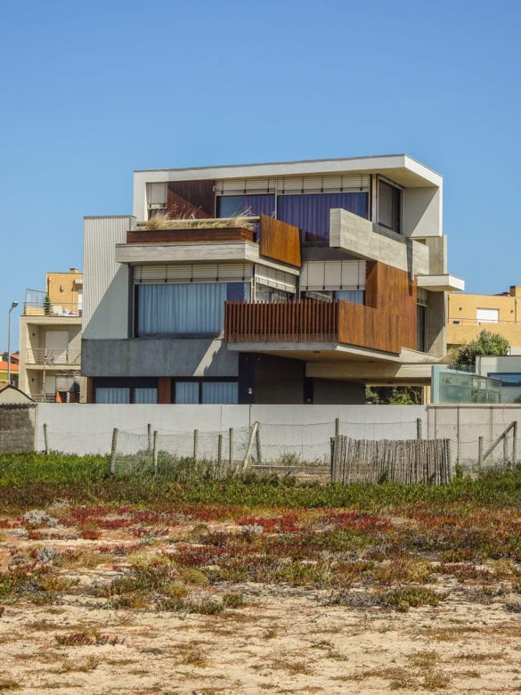 modernes Einfamilienhaus an der Atlantikküste am Jakobsweg Portugal