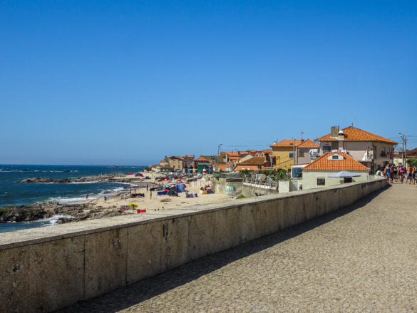 Strand und Promenade in Vila Chã am Jakobsweg Portugal