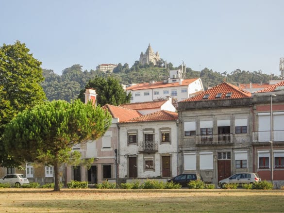 Blick auf die Bergkirche Santuário de Santa Luzia in Viana do Castelo am Jakobsweg Portugal
