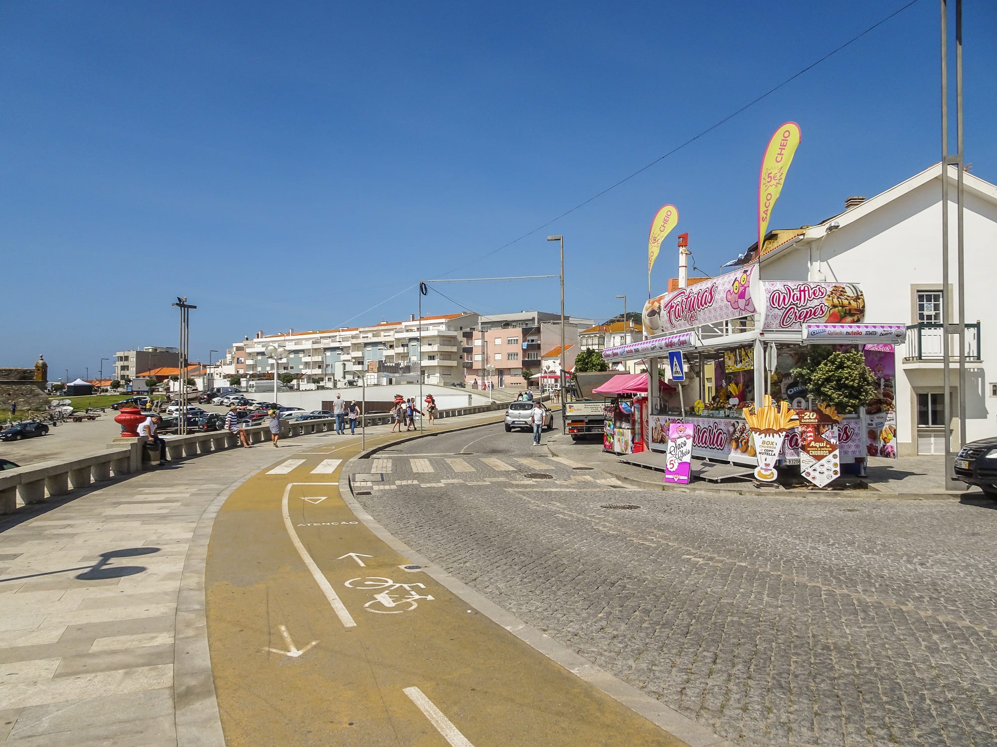 Strandpromenade und Fahrradweg am Praia de Vila Praia de Âncora am Jakobsweg Portugal