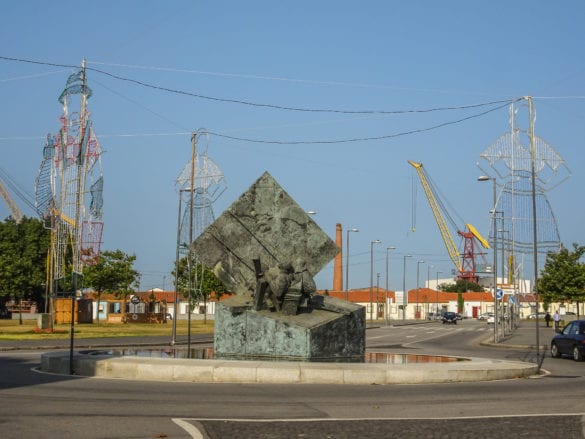 Skulptur Monumento ao Pescador in Viana do Castelo am Jakobsweg Portugal