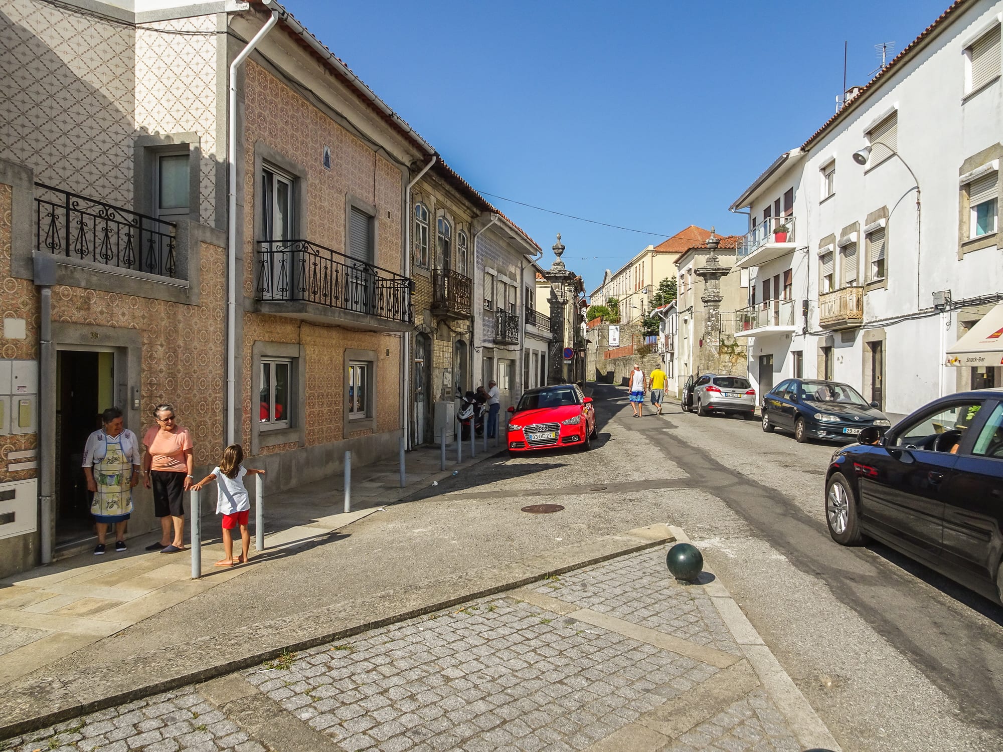 Straße in Caminha am Jakobsweg Portugal