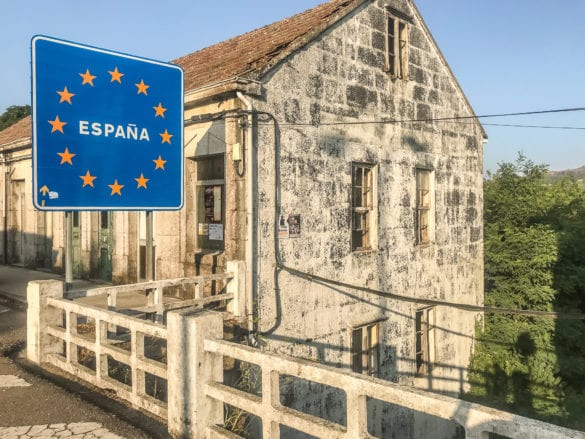 Schild Spanien beim Grenzübergang in Tui am Jakobsweg Prtugal