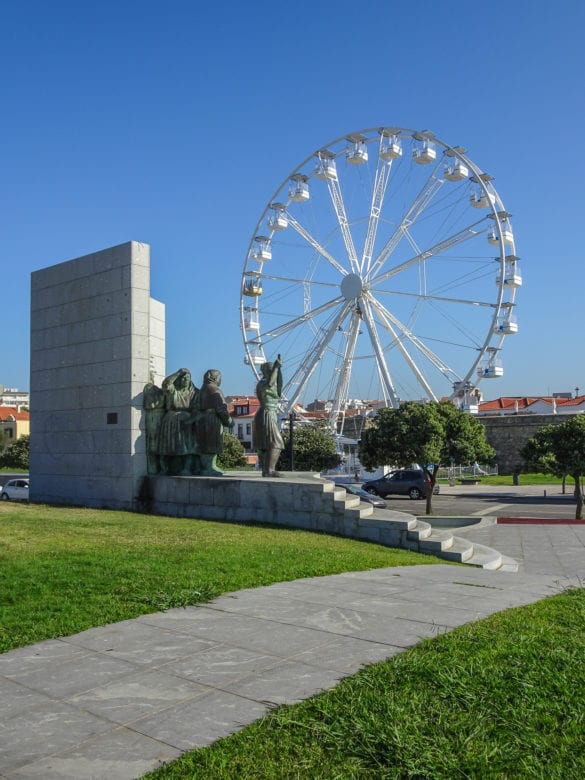 Denkmal Monumento Homenagem às Mulheres do Mar in Póvoa de Varzim am Jakobsweg Portugal